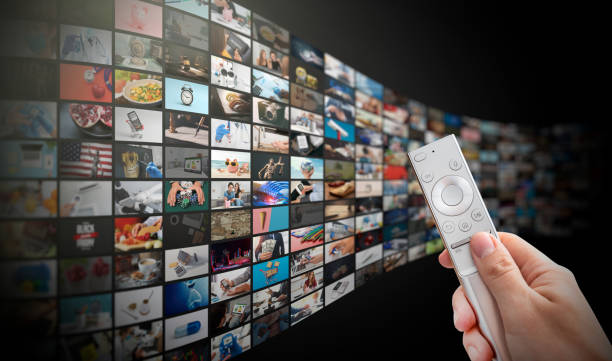 テレビストリーミングビデオ、マルチメディアウォール - streaming media service ストックフォトと画像