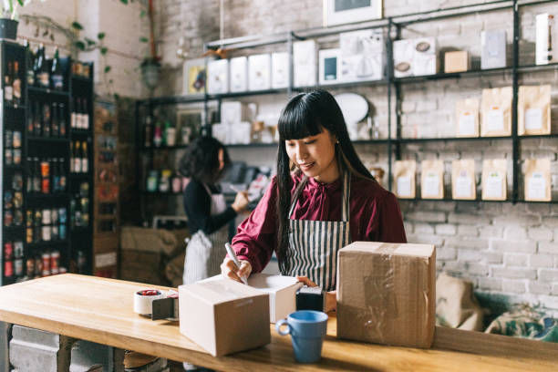 istock Small business owner sending a package to customer 1463708402