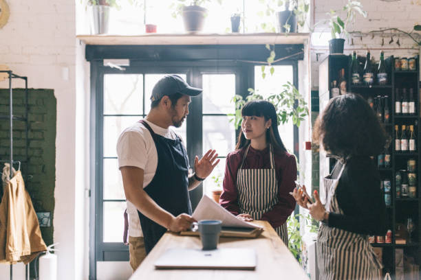 istock Japanese small business owners on a team meeting 1463708885