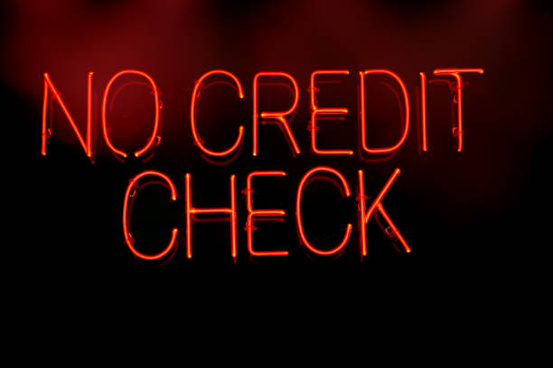 istock Vintage red neon no credit check sign 1463715748