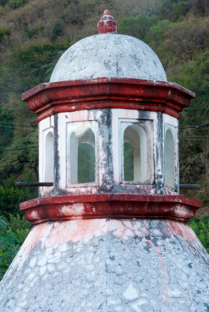 domo ou cúpula em casa colonial de la antigua guatemala, américa central. - guatemala antigua central america color image - fotografias e filmes do acervo