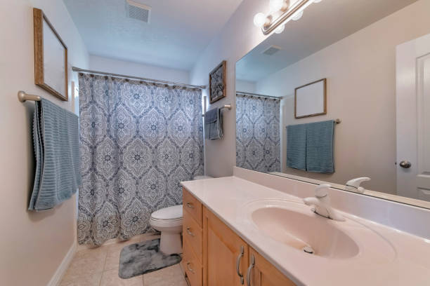 istock Mirror, a sink, and a bath with closed curtains in a bathroom 1463744604