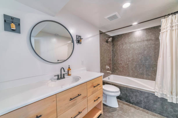 istock Mirror, a sink, and a bath with a curtain in a bathroom 1463744616