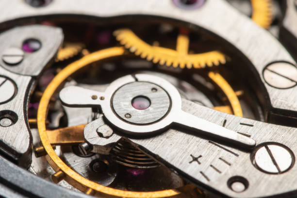 montre vintage suisse mécanique gros plan macro - watchmaking photos et images de collection
