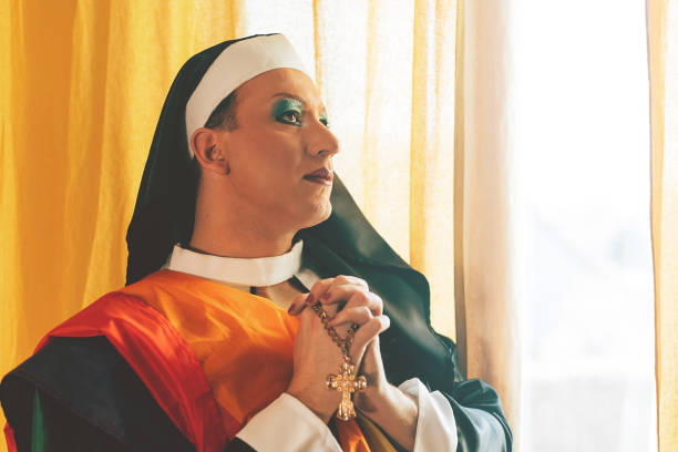 portrait of a drag queen artist disguised as catholic nun - camel fair imagens e fotografias de stock