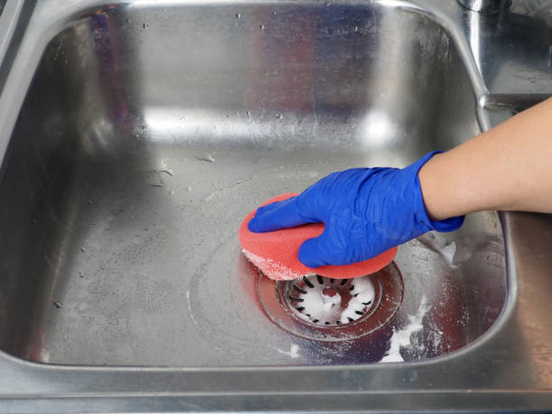 istock Vinegar and baking soda, sponge for cleaning kitchen sink 1463793933