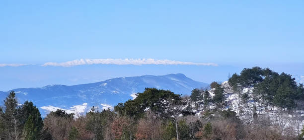 Linea di cresta Uludağ coperta di neve - foto stock