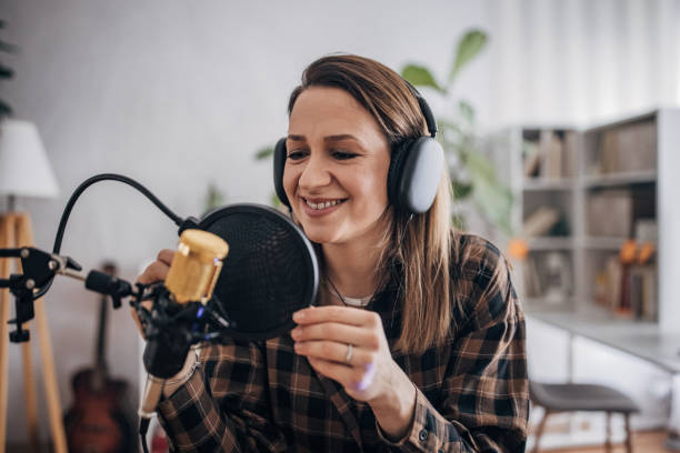 istock Podstaker, a young woman works alone in the studio 1463816758