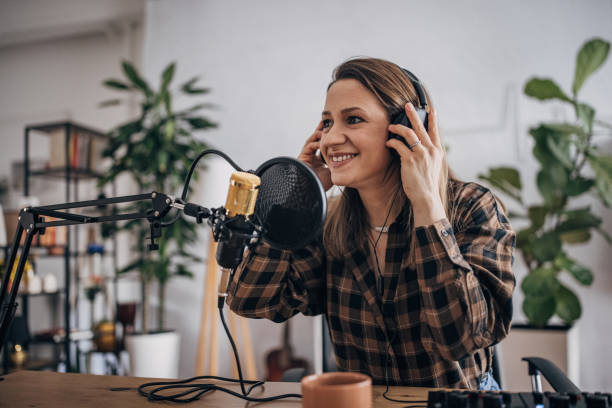 istock Podstaker, a young woman works alone in the studio 1463816779