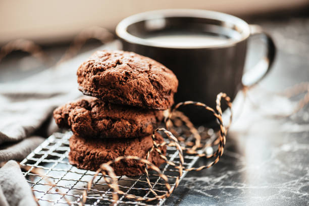 freshly baked chocolate scones - brownie tea afternoon tea scone imagens e fotografias de stock