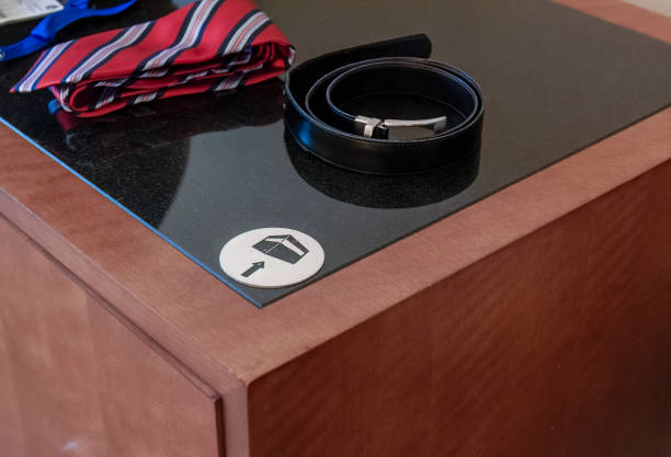 Sign indicating Mecca direction on a desk in a hotel room