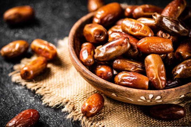 istock Full wooden plate with dates on the table. 1463888728