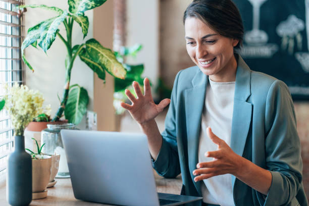 istock Business woman working at a restaurant 1463924081