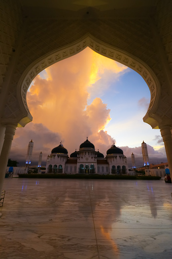 Beautiful sunset in the splendor of the Baiturrahman Grand Mosque.