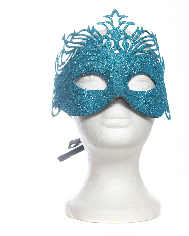 A closeup shot of a blue carnival mardi gras mask on a mannequin head