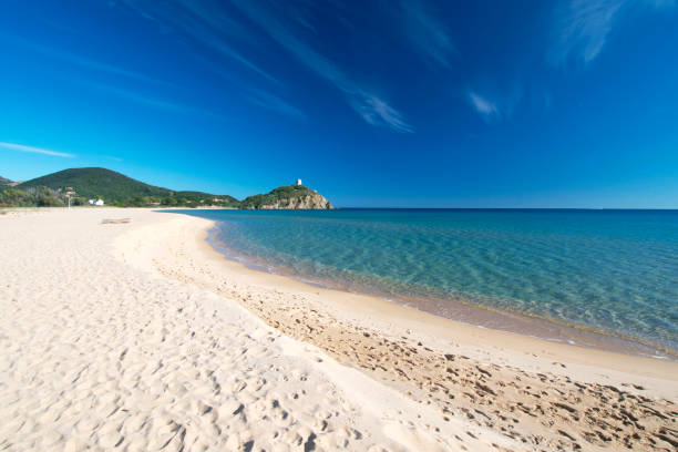 bucht von sa colonia, mit kristallklarem wasser und weißem sand, chia, domus de maria, sardinien - domus stock-fotos und bilder