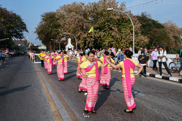 carri e sfilate di fiori il 46 ° festival annuale dei fiori 2023 a chiang mai, thailandia - 46th street foto e immagini stock