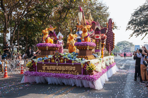 carri e sfilate di fiori il 46 ° festival annuale dei fiori 2023 a chiang mai, thailandia - 46th street foto e immagini stock