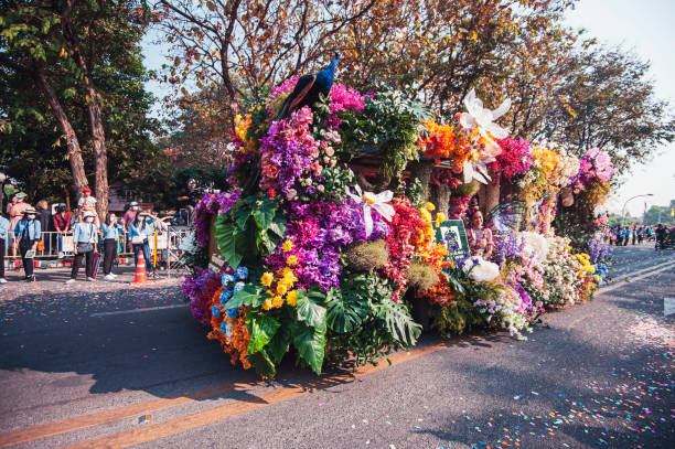 carri e sfilate di fiori il 46 ° festival annuale dei fiori 2023 a chiang mai, thailandia - 46th street foto e immagini stock