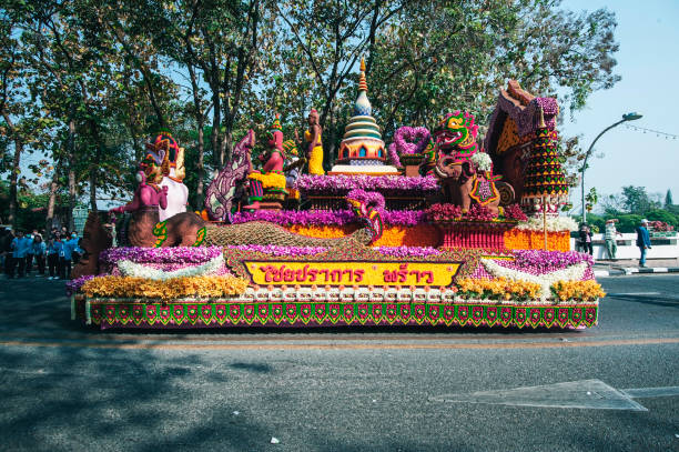 carri e sfilate di fiori il 46 ° festival annuale dei fiori 2023 a chiang mai, thailandia - 46th street foto e immagini stock