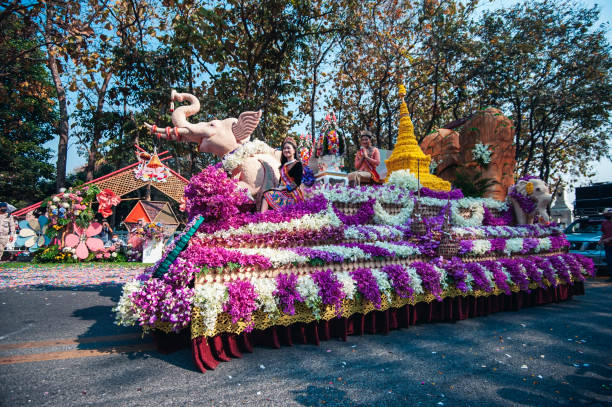 carri e sfilate di fiori il 46 ° festival annuale dei fiori 2023 a chiang mai, thailandia - 46th street foto e immagini stock