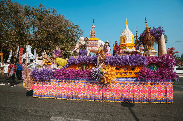 carri e sfilate di fiori il 46 ° festival annuale dei fiori 2023 a chiang mai, thailandia - 46th street foto e immagini stock