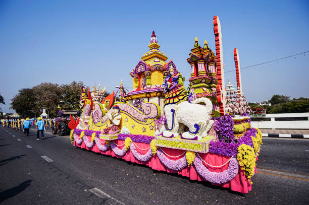 carri e sfilate di fiori il 46 ° festival annuale dei fiori 2023 a chiang mai, thailandia - 46th street foto e immagini stock