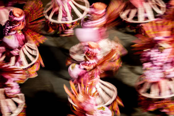 carnival in rio de janeiro dancers  long exposure images. - circular skirt fotos imagens e fotografias de stock