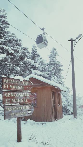istock A small cottage in winter 1464196278