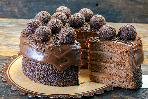 Chocolate cake with bonbon, Bricadeiro