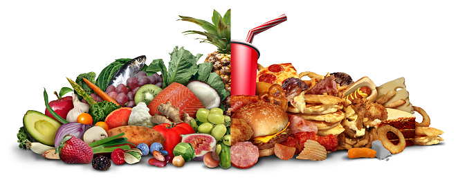 Alimentos poco saludables y alimentos saludables photo