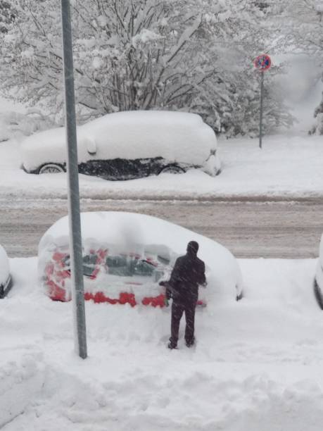 istock Taking the snow of the car 1464255797
