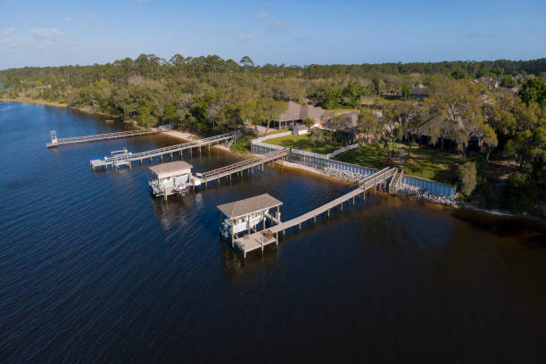 istock Waterfront villas with private docks at Navarre, Florida 1464314459