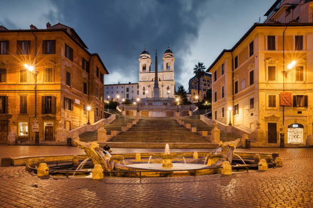 ローマイタリアスペイン階段噴水 - piazza di spagna spanish steps church trinita dei monti ストックフォトと画像