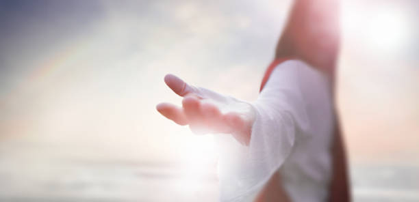 yesus kristus yang telah bangkit mengulurkan tangan terbuka - jesus hand potret stok, foto, & gambar bebas royalti