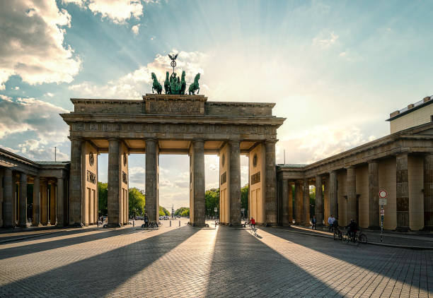 portão de brandemburgo em berlim alemanha - berlim - fotografias e filmes do acervo
