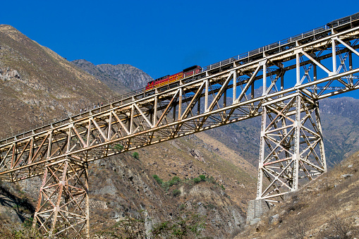 Carrion bridge, a train crossing the bridge.