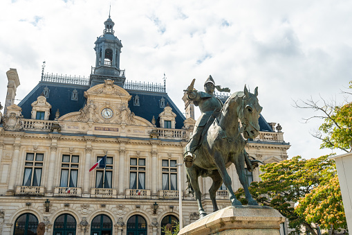 The Town Hall building and a sculpture in Vannes, France