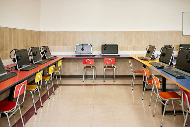 1,100+ Elementary School Computer Lab Stock Photos, Pictures & Royalty ...