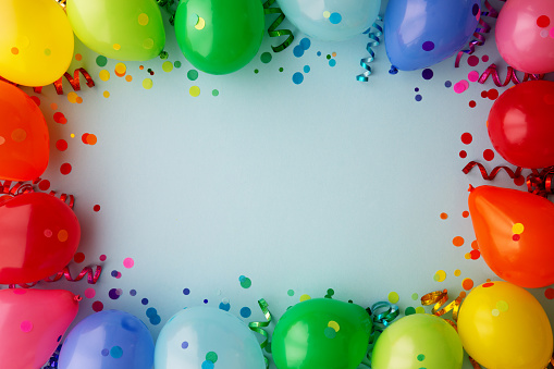 Fondo de fiesta de cumpleaños con borde de globos photo