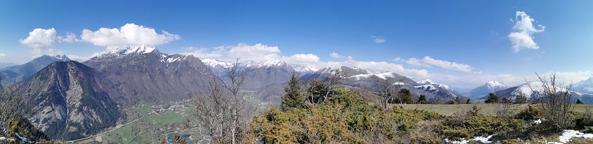 typical Alpine peaks an valleys