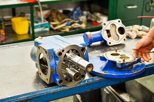 Manipulation and Repair of a Hydraulic Component