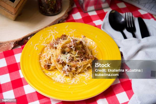 https://media.istockphoto.com/id/1464569111/photo/portion-of-pasta-with-bolognese-sauce-and-sprinkled-with-grated-cheese.jpg?s=612x612&w=is&k=20&c=KeJmcIzop6yWlUbdyuP0WM1JRYkhqkHhAdfTmXxl9QI=