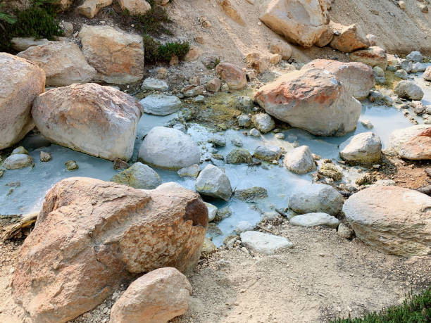 istock The yellow rocks in Bumpass Hell 1464586488