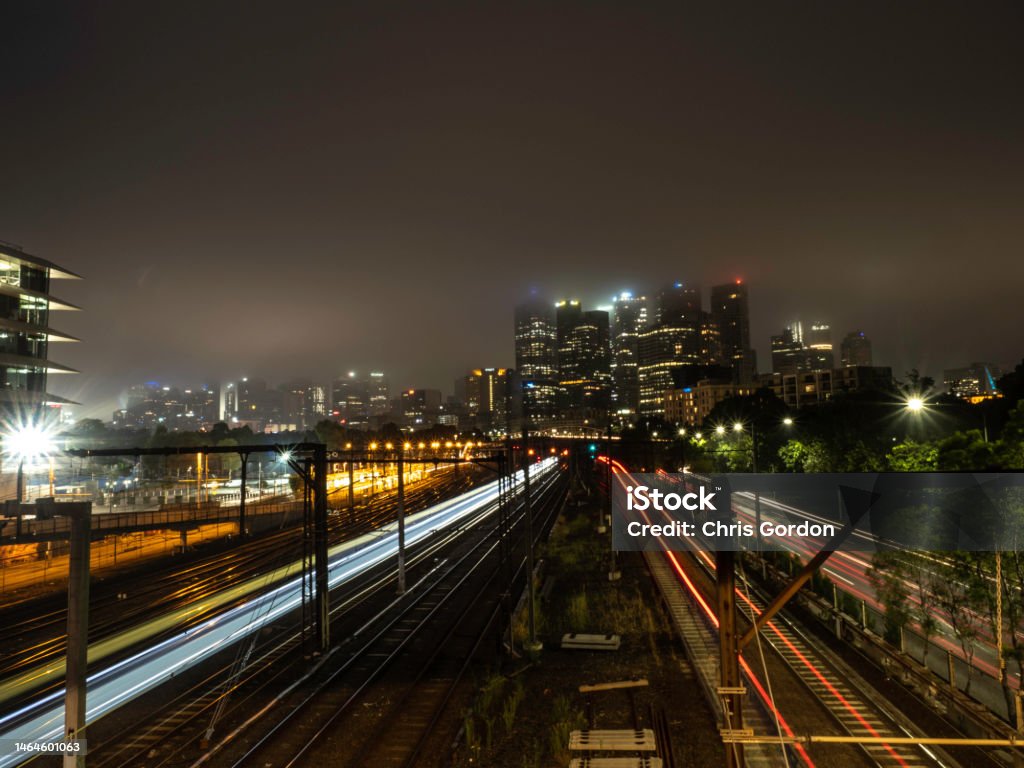 Urban skyline and train tracks - Royaltyfri Melbourne - Australien Bildbanksbilder Urban skyline and train tracks - Royaltyfri Melbourne - Australien Bildbanksbilder