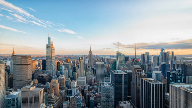 the skyline of new york city, united states - midtown-manhattan imagens e fotografias de stock