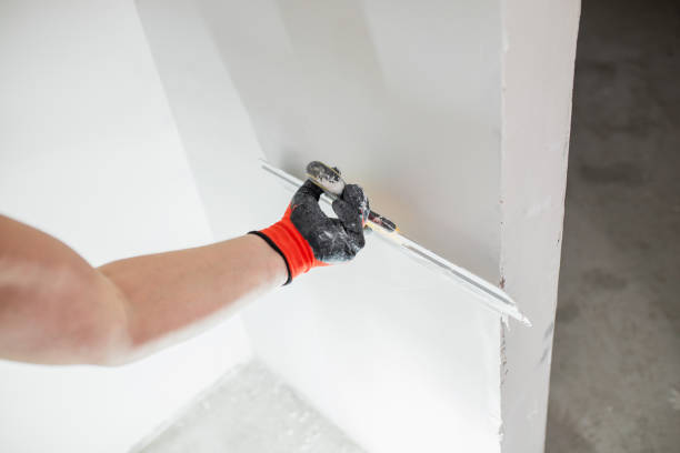 istock An even layer of putty on the wall for leveling 1464666853
