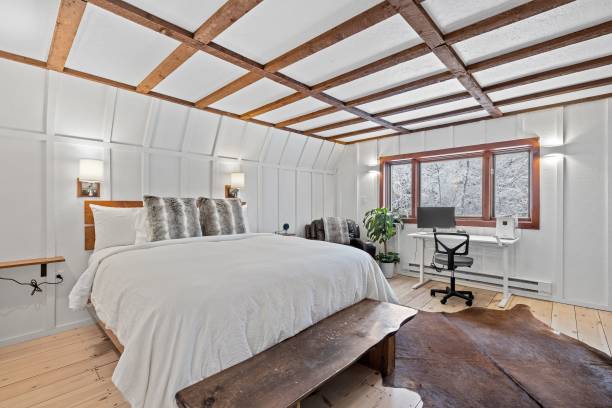 istock Stylish modern bedroom with a large bed and lamps 1464693935