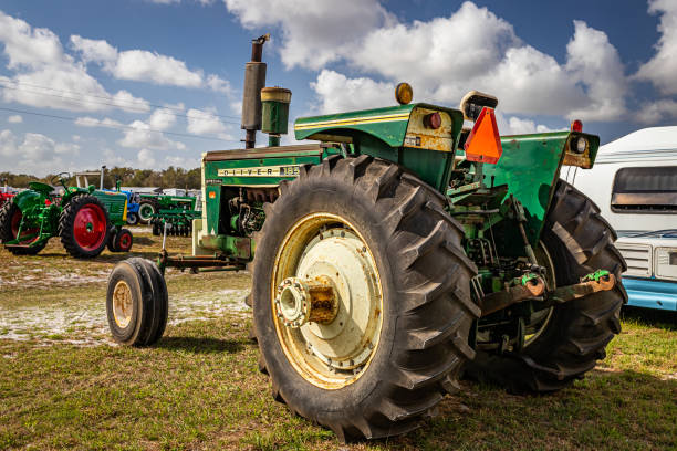 tractor oliver type 1855 de 1970 - 1855 fotografías e imágenes de stock