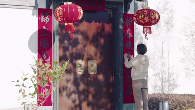 Chinese Prepare For Chinese New Year Celebration